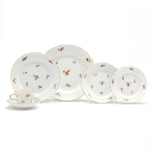 SET OF (66) MEISSEN  STREUBLUMEN 