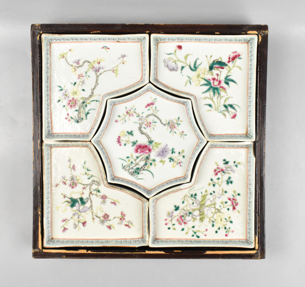 SET OF CHINESE FAMILLE SAUCER
