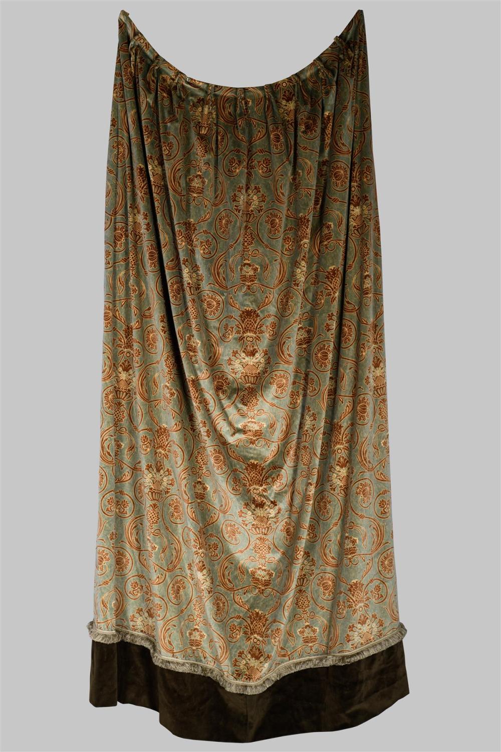 SET OF CUSTOM VENETIAN DESIGN