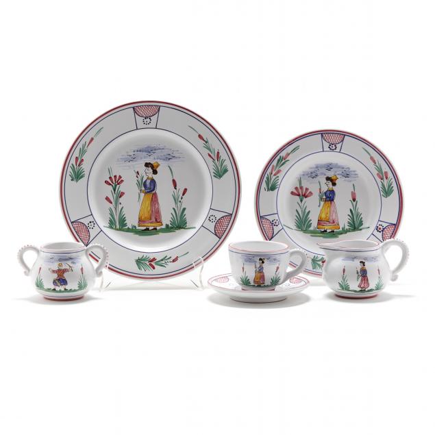 SET OF DERUTA LUNCHEON SERVICE