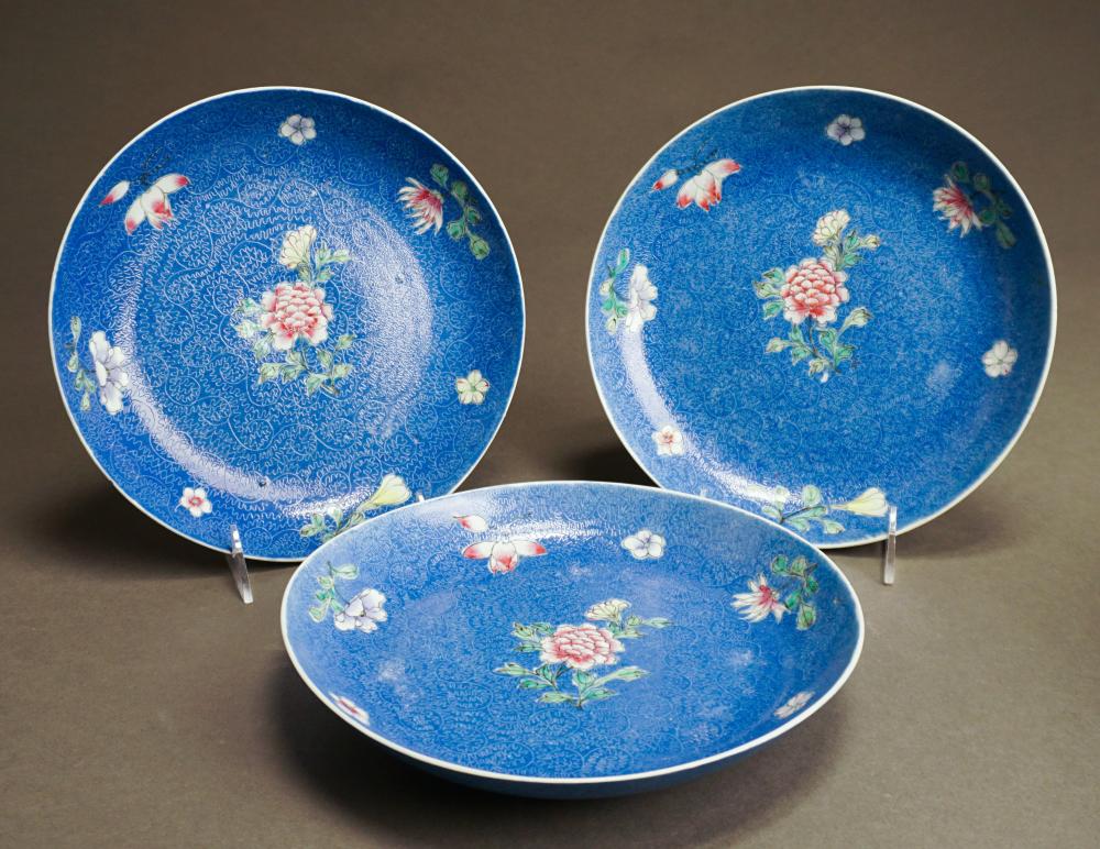 SET OF EIGHT CHINESE 'FAMILLE ROSE'