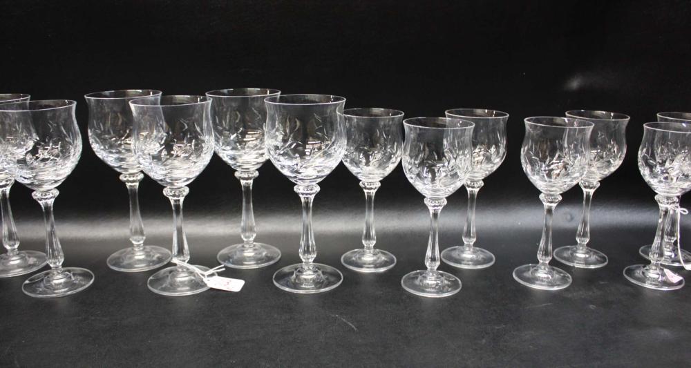 SET OF EIGHTEEN CUT CRYSTAL