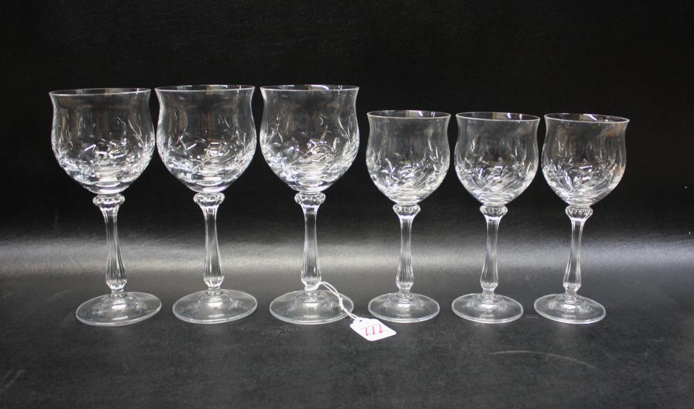 SET OF EIGHTEEN CUT CRYSTAL