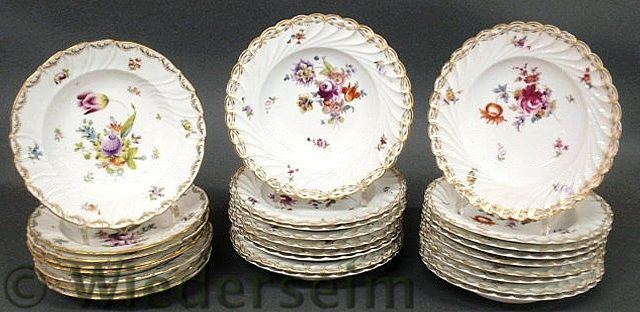 Set of eighteen porcelain soup