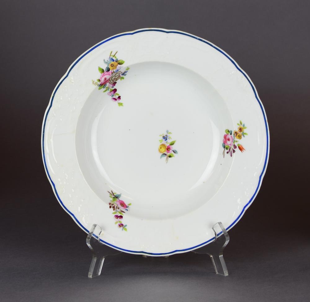 SET OF ENGLISH DINNER PLATES AND