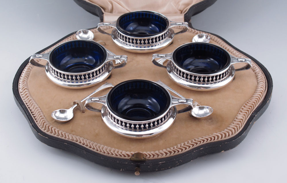 SET OF ENGLISH STERLING SILVER