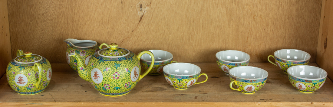 SET OF FAMILLE ROSE YELLOW GROUND