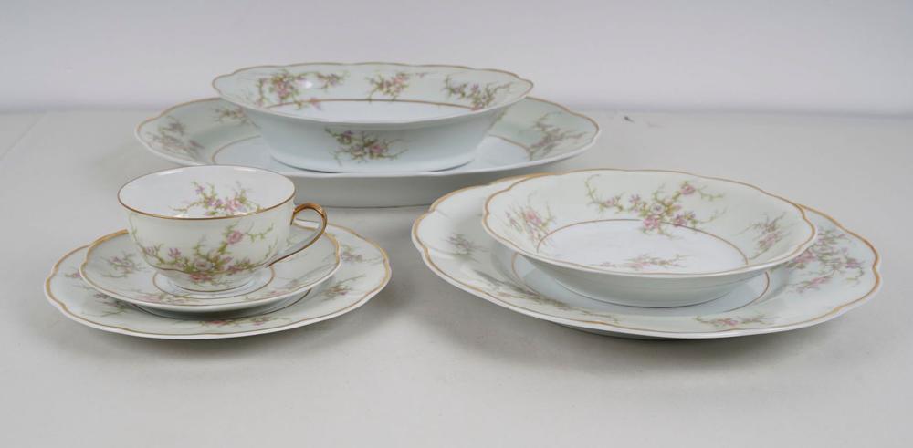 SET OF HAVILAND LIMOGES "ROSALINDE"