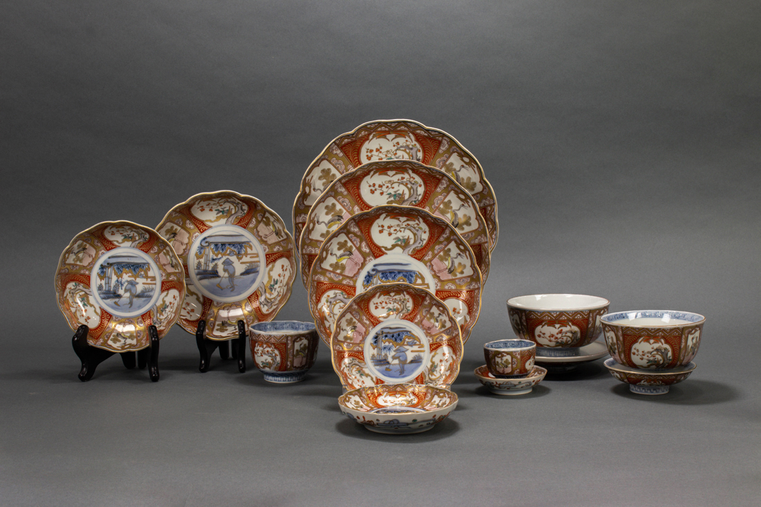 SET OF JAPANESE IMARI DINNER