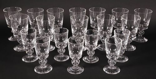 SET OF NINETEEN STEUBEN CLEAR