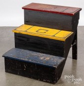 SET OF PAINTED FOLDING CARNIVA