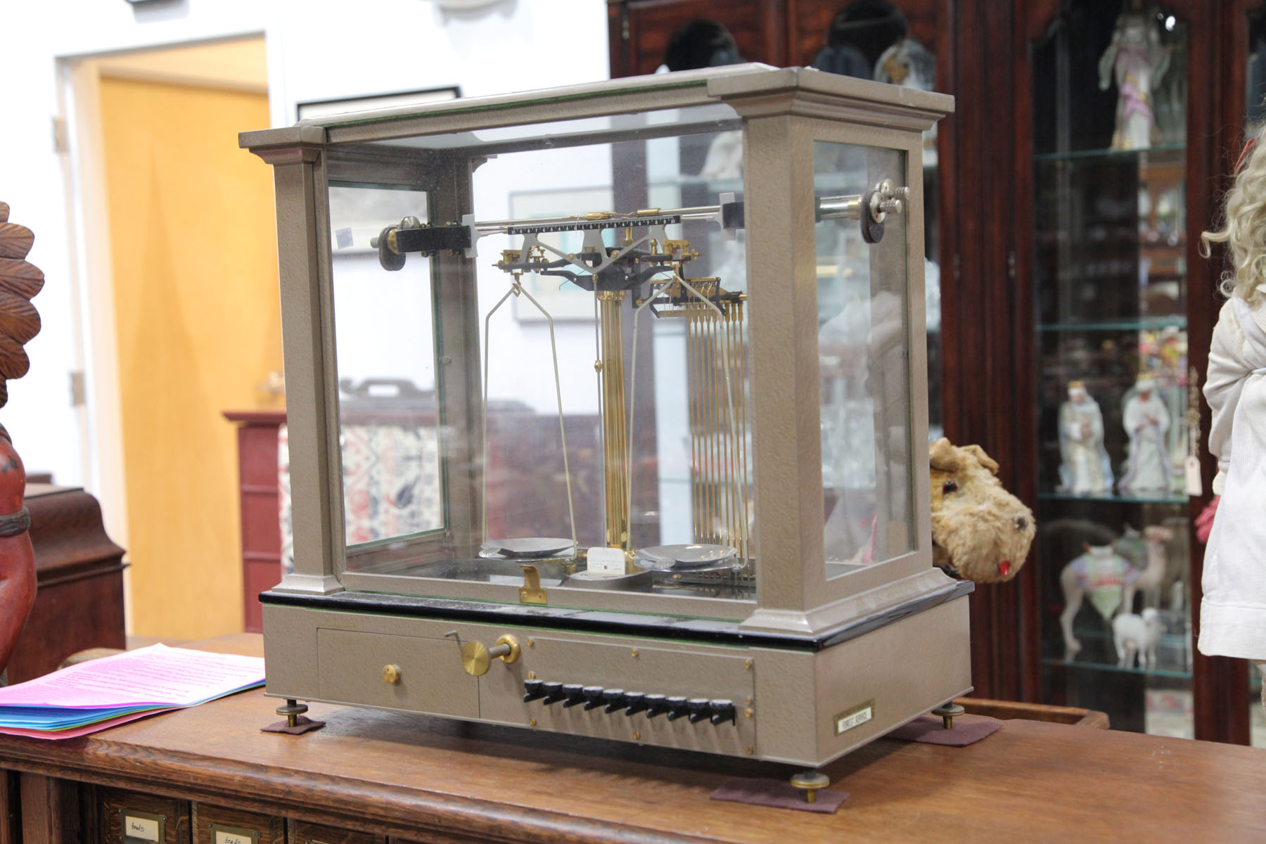 SET OF PRECISION BALANCE SCALES. 