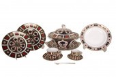 SET OF ROYAL CROWN DERBY DINNE