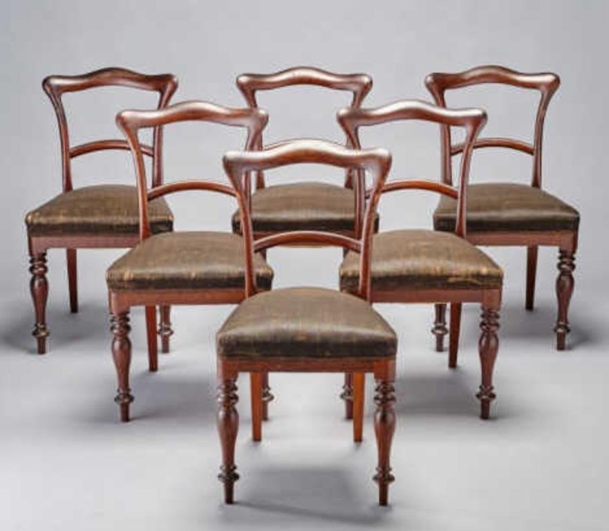 SET OF SIX DINING CHAIRSA set of