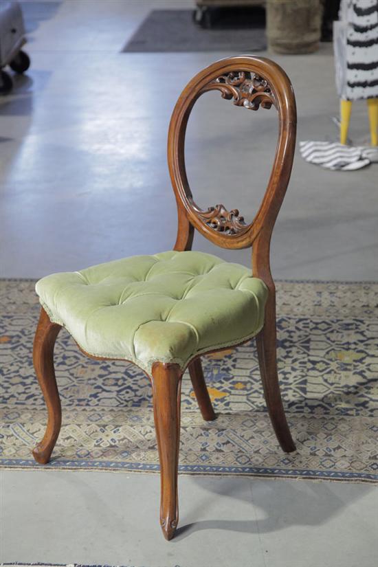 SET OF SIX SIDECHAIRS. Shield