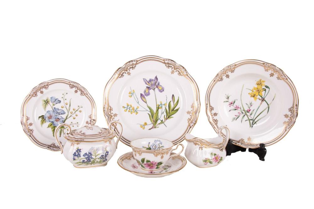 SET OF SPODE DINNERWARE'Stafford