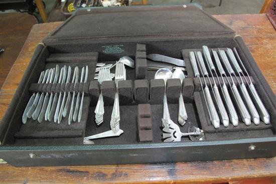 SET OF STERLING SILVER FLATWARE.