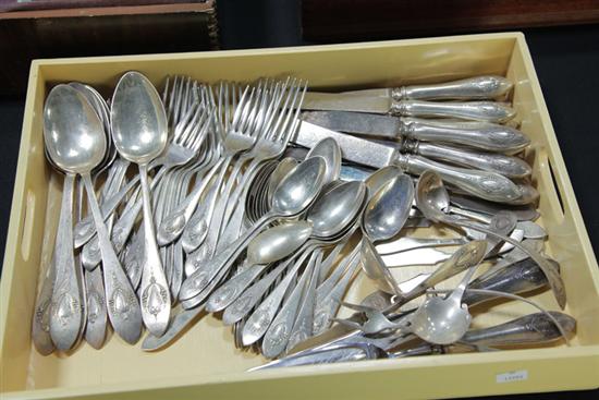 SET OF STERLING SILVER FLATWARE.