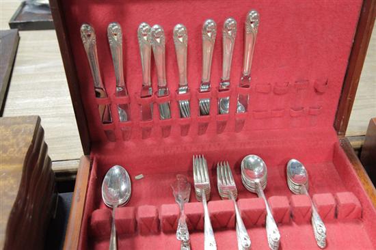 SET OF STERLING SILVER FLATWARE.
