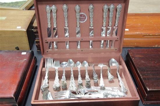 SET OF STERLING SILVER FLATWARE.