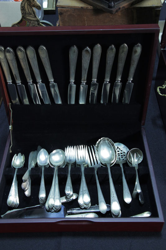 SET OF STERLING SILVER FLATWARE.