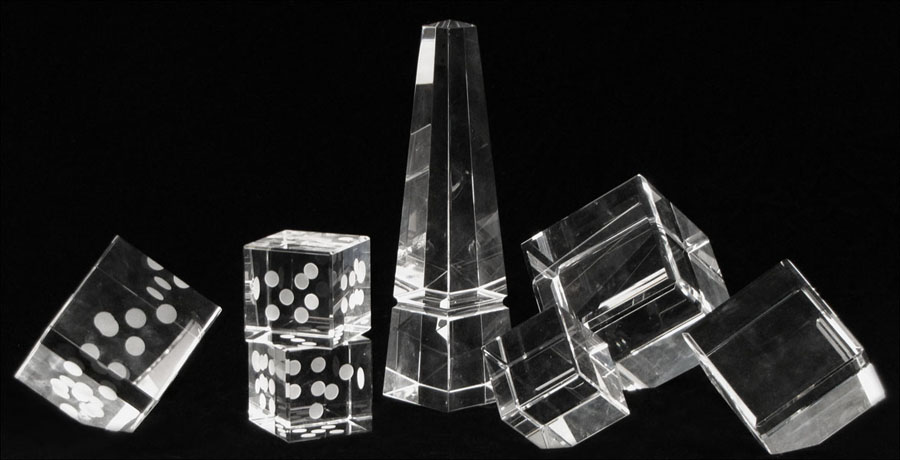 SET OF THREE CYSTAL DICE.