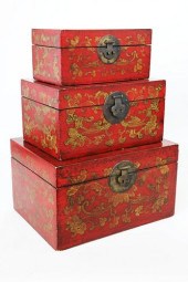 SET OF THREE DIMINUTIVE CHINES