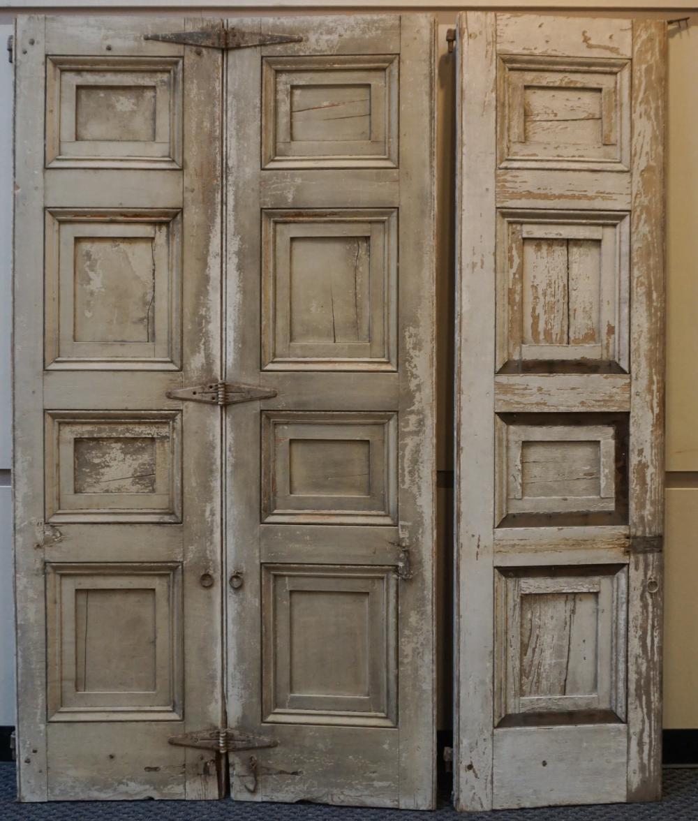 SET OF THREE DISTRESSED PAINTED
