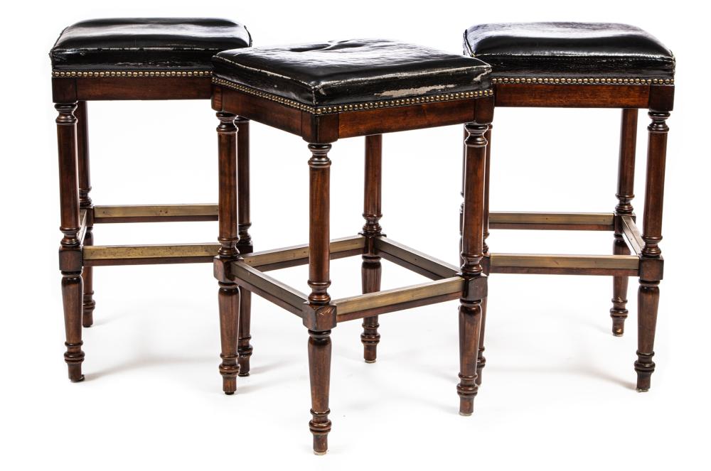 SET OF THREE MAHOGANY BAR STOOLSSet