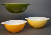 SET OF THREE NESTING PYREX MIX