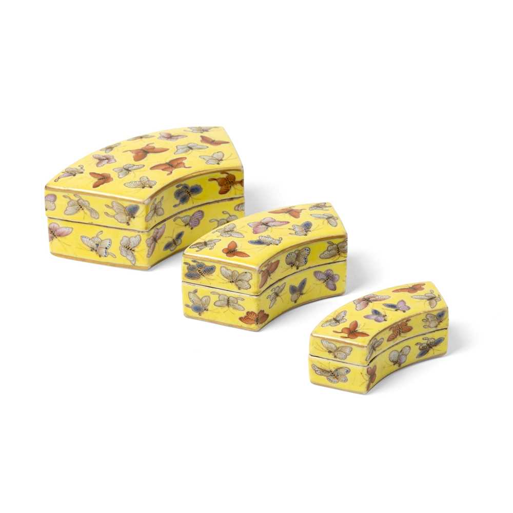 SET OF THREE YELLOW-GROUND