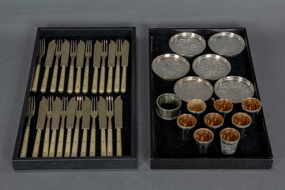SET OF TWELVE CHINESE FISH FORKS