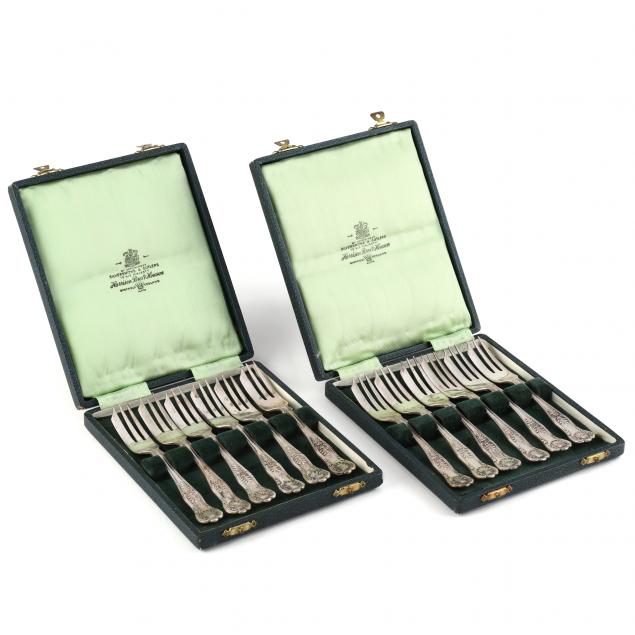 SET OF TWELVE ELIZABETH II SILVER