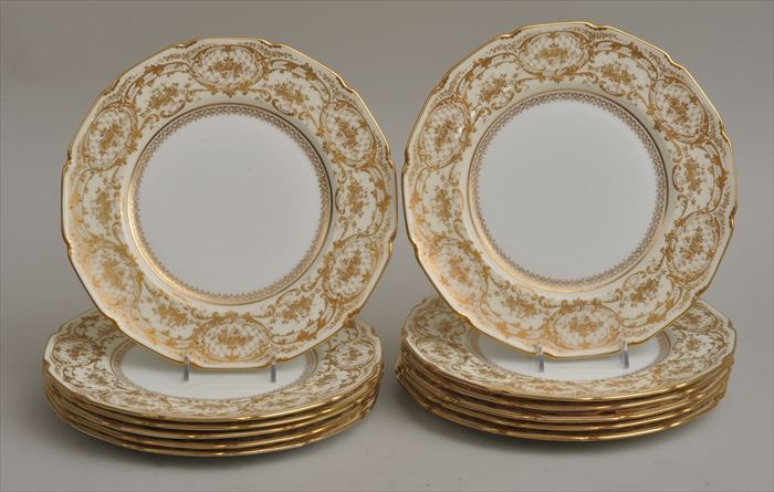 SET OF TWELVE ROYAL DOULTON CHINA