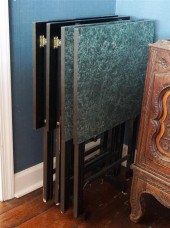 SET OF TWO TV SNACK TRAYSSet o