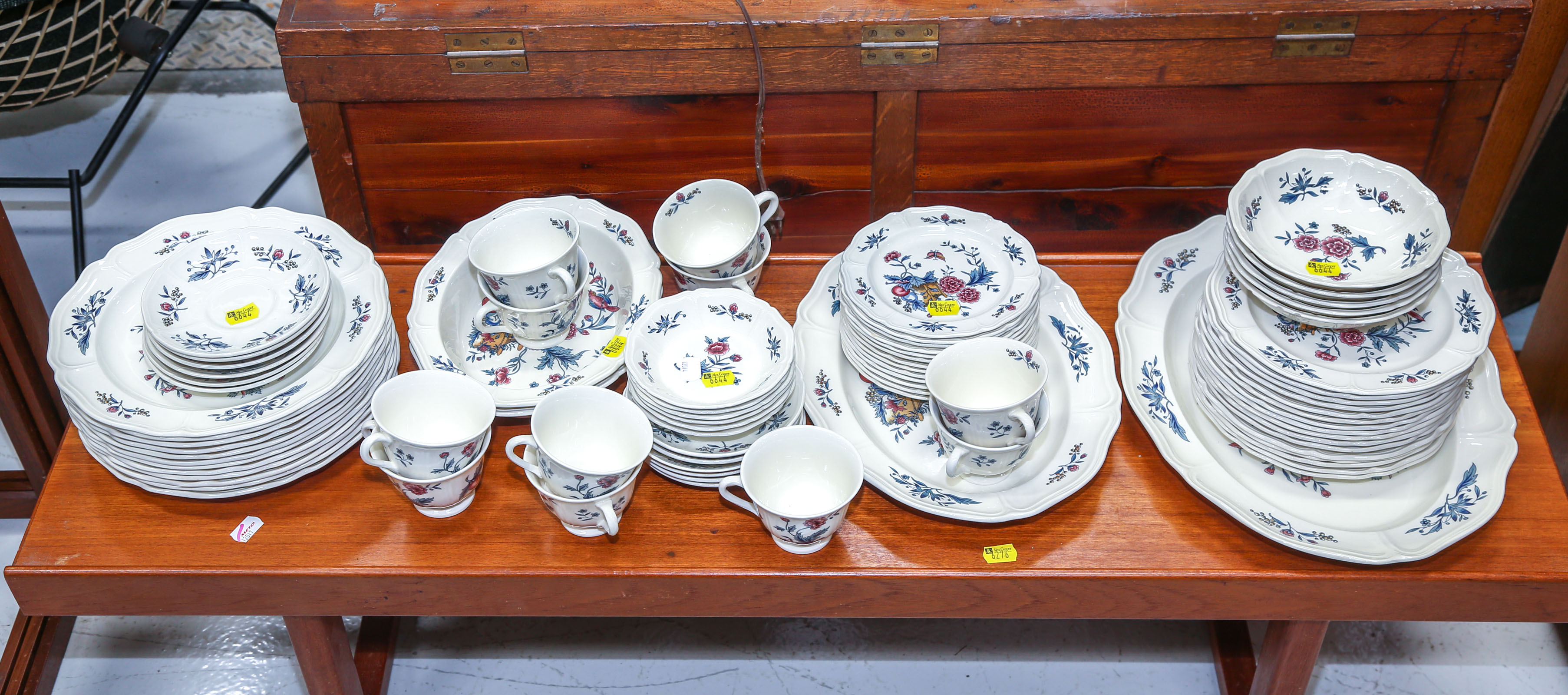SET OF WEDGWOOD "WILLIAMSBURG