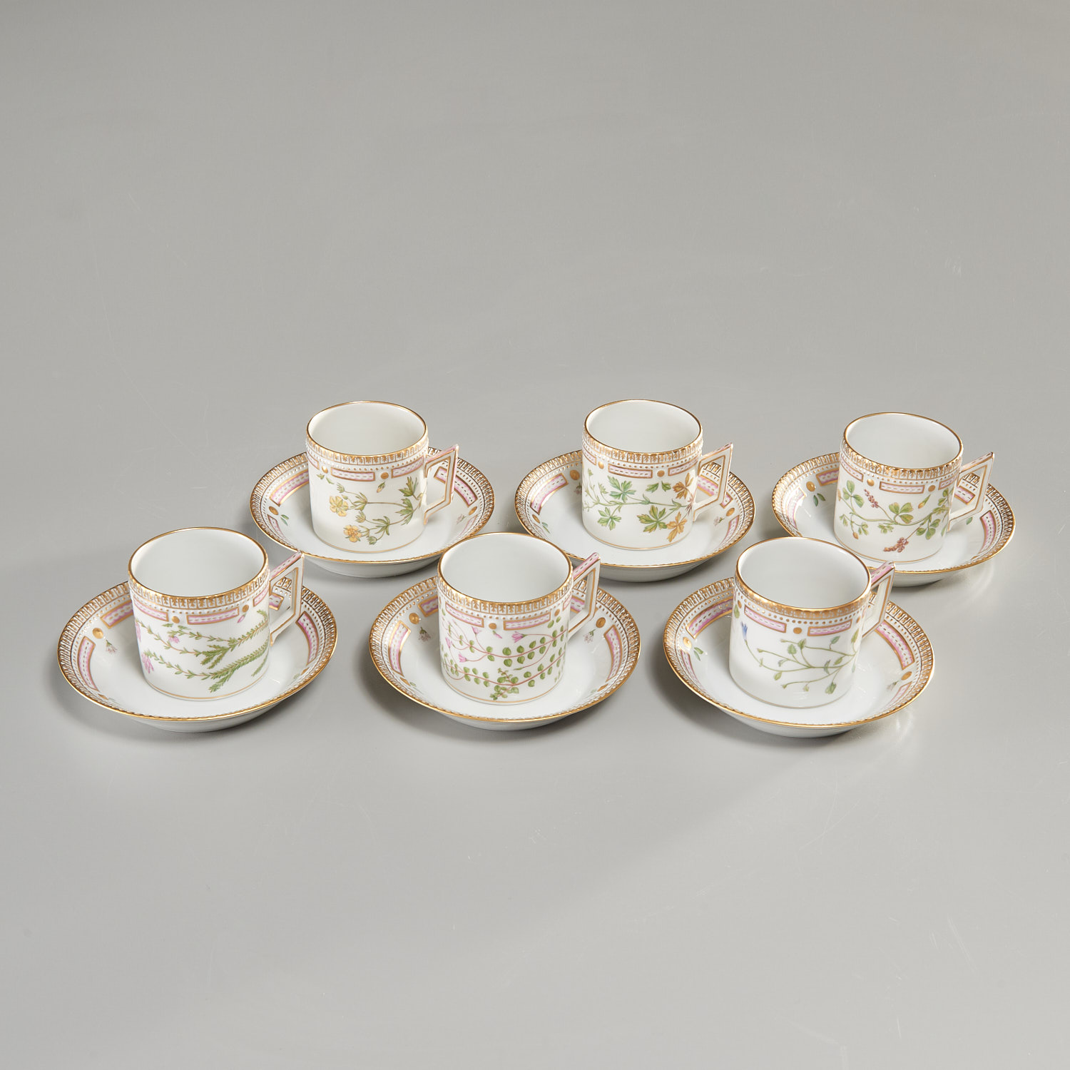 SET ROYAL COPENHAGEN FLORA DANICA