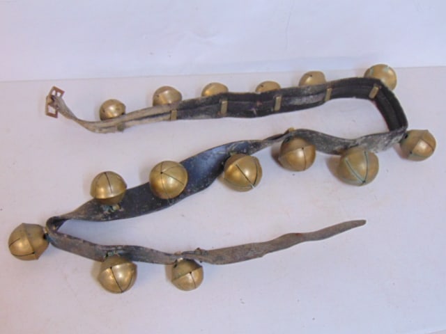 SET SLEIGH BELLS IN BRASS ON
