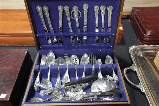 SET STERLING SILVER FLATWARE. Towle
