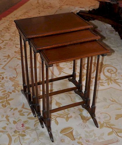 SET THREE REGENCY STYLE MAHOGANY