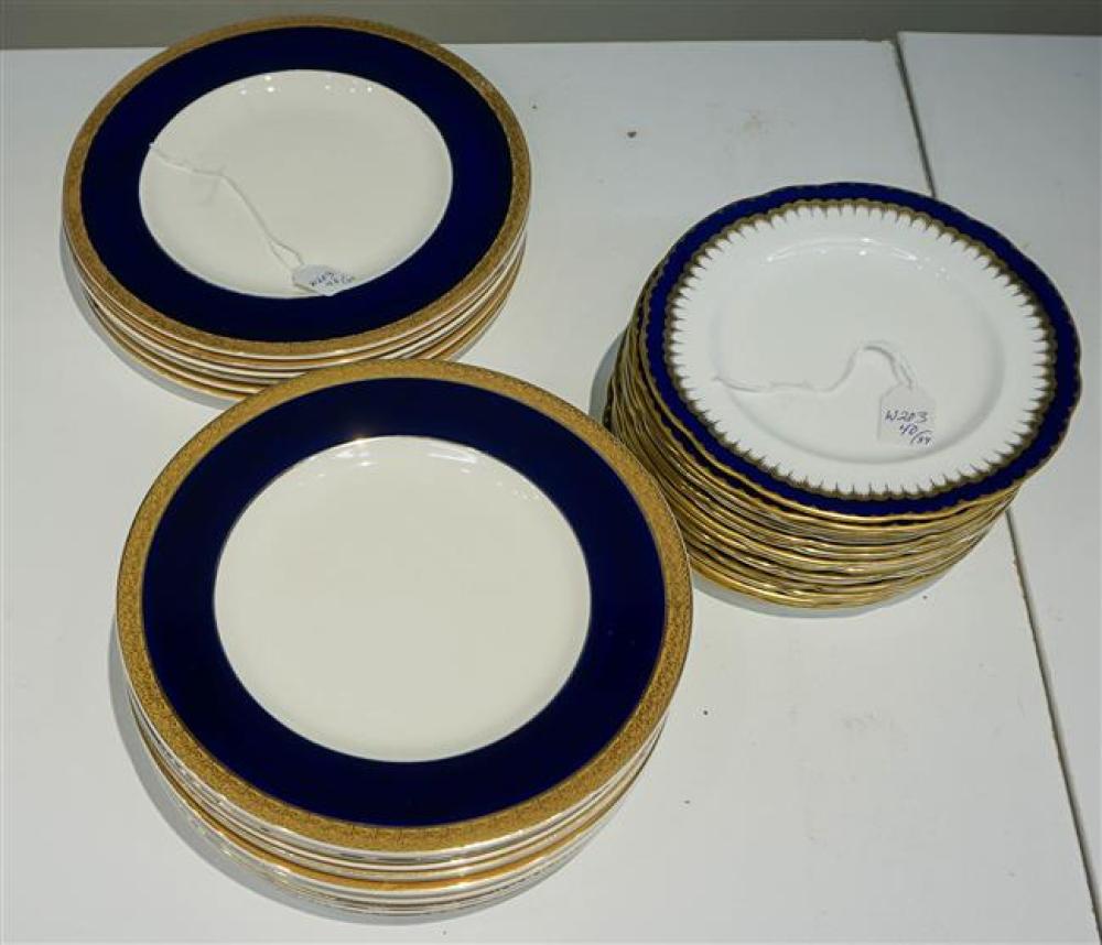 SET WITH 20 CROWN DUCAL GOLD AND