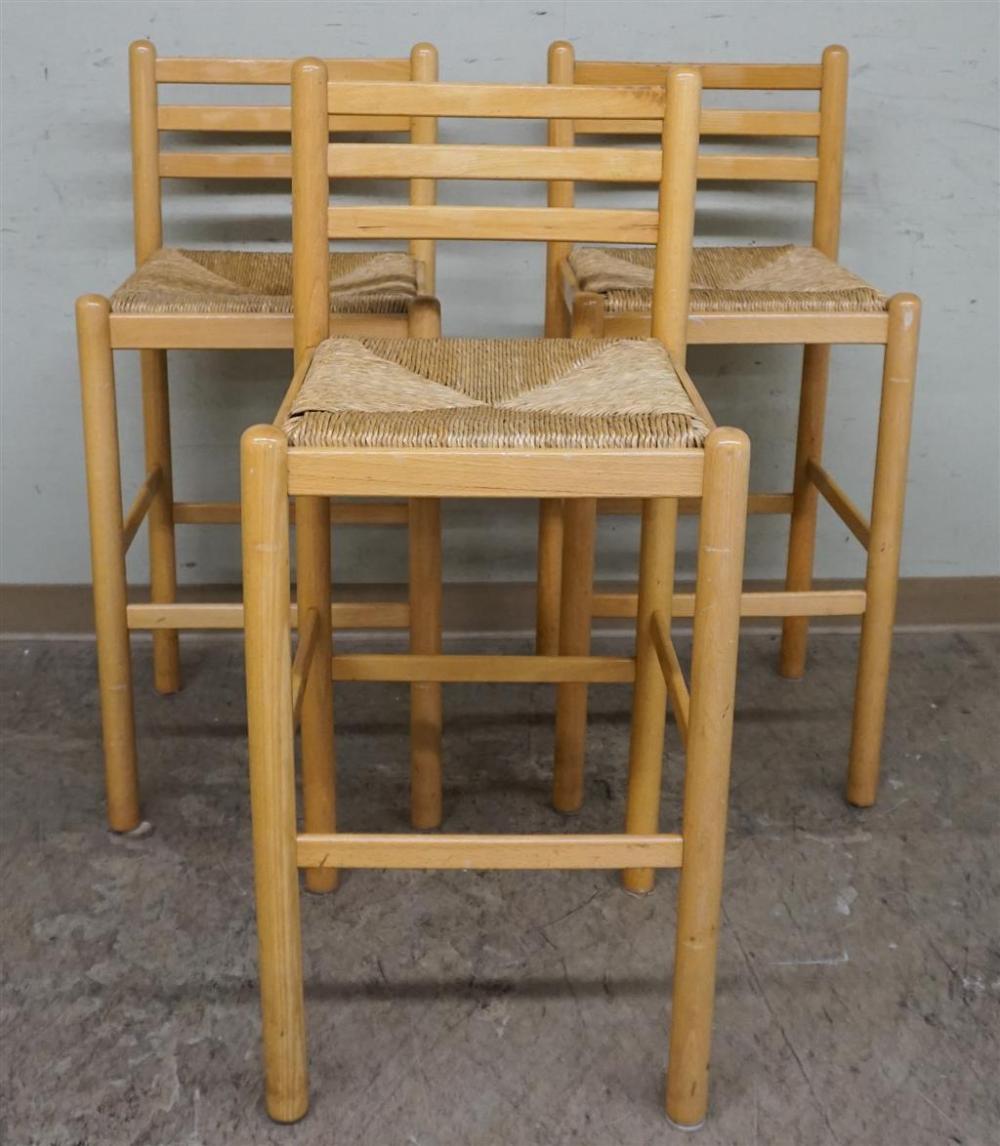 SET WITH THREE ITALIAN WOOD RUSH