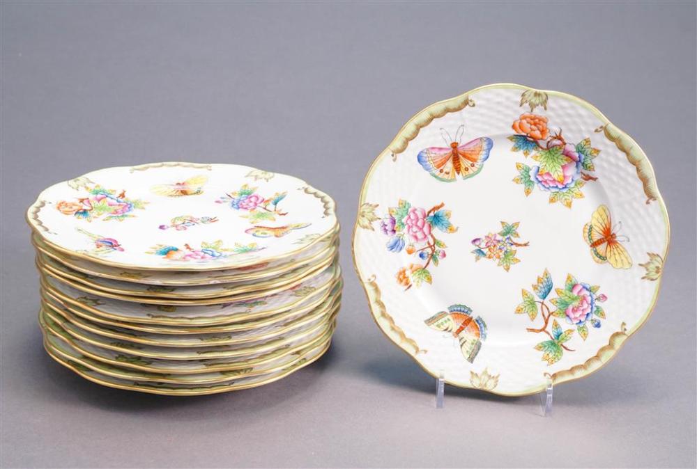 SET WITH TWELVE HEREND QUEEN