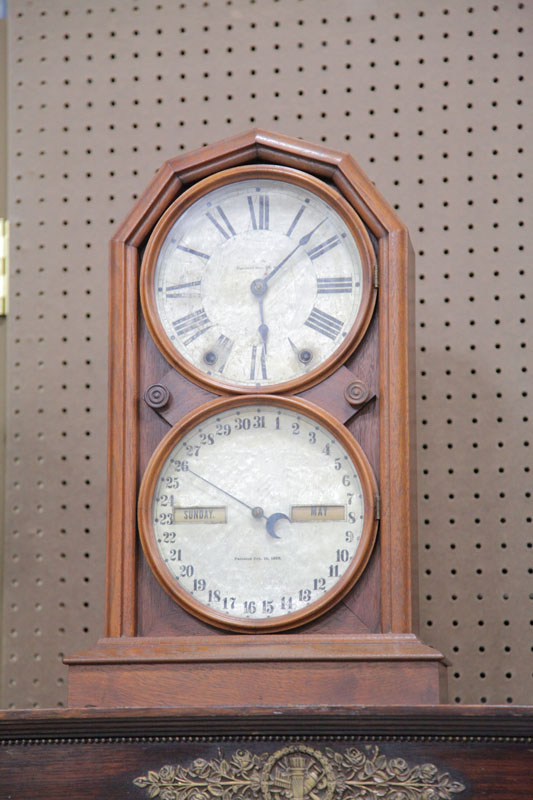 SETH THOMAS CALENDAR CLOCK. Eight