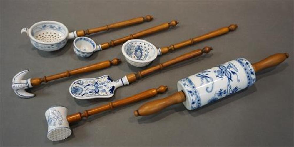 SEVEN GERMAN 'BLUE ONION' PORCELAIN