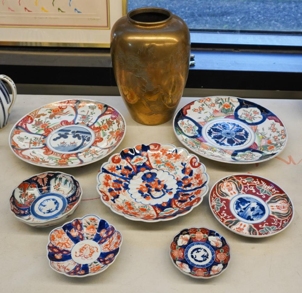 SEVEN IMARI PORCELAIN PLATES AND