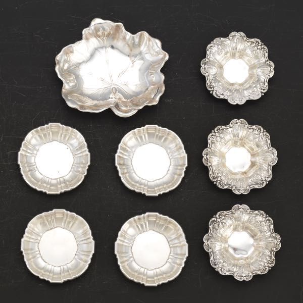 SEVEN INDIVIDUAL NUT DISHES AND A