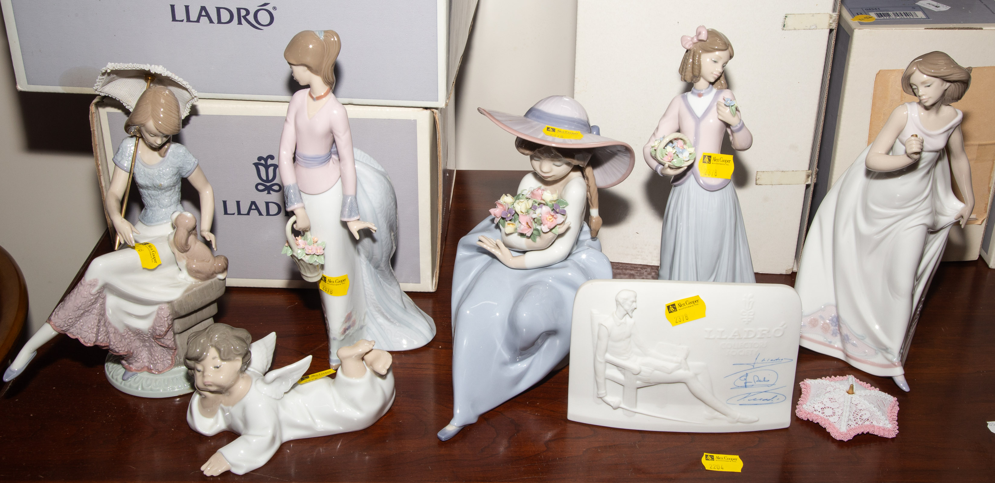 SEVEN LLADRO PORCELAIN COLLECTIBLES