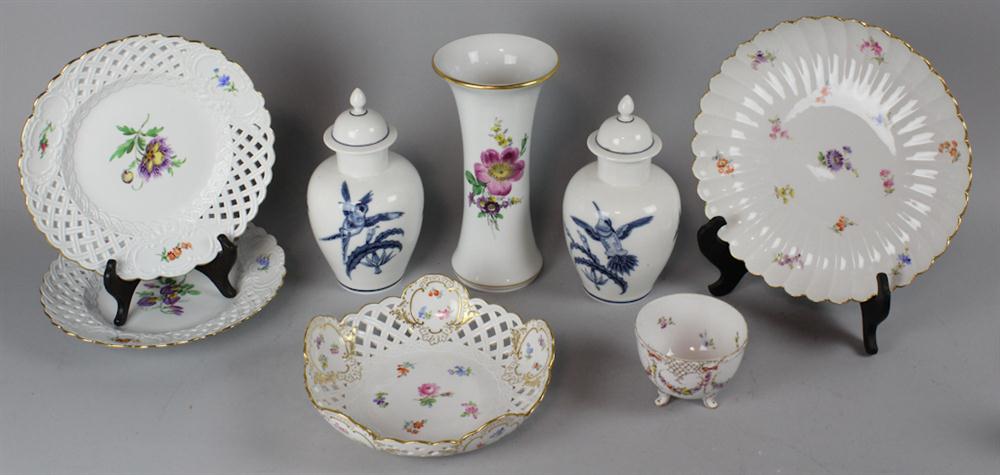 SEVEN MEISSEN PIECES blue crossed