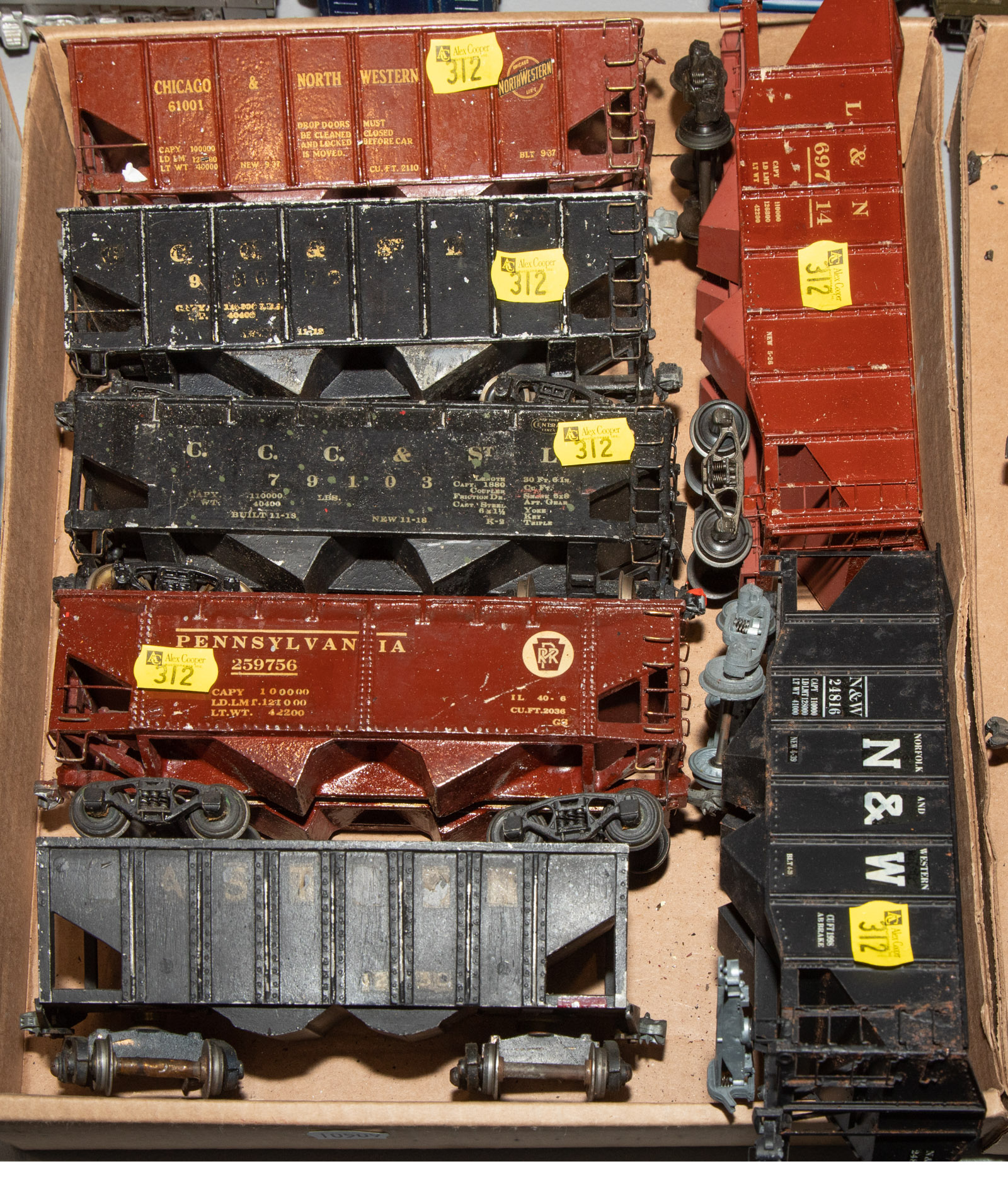 SEVEN PAINTED METAL 0 SCALE